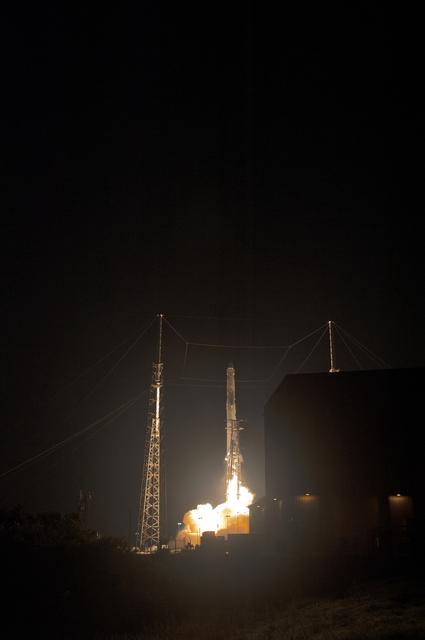 NASA image: SpaceX CRS-15 Liftoff