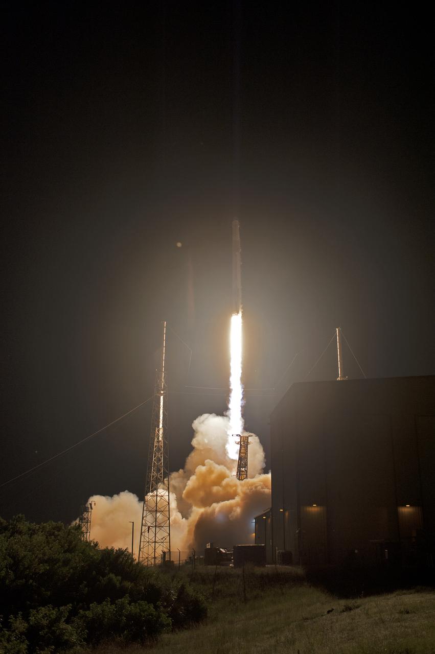 The two-stage SpaceX Falcon 9 launch vehicle lifts off from Space Launch Complex 40 at Cape Canaveral Air Force Station, carrying the SpaceX Dragon resupply spacecraft to the International Space Station. Liftoff was at 5:42 a.m. EDT on Friday, June 29, 2018. On the company’s 15th Commercial Resupply Services mission to the International Space Station, Dragon is filled with supplies and payloads, including critical materials to support several science and research investigations that will occur during Expedition 56. The spacecraft’s unpressurized trunk is carrying a Canadian-built Latching End Effector, or LEE. This new LEE will replace a failed unit astronauts removed during a series of spacewalks in the fall of 2017. Each end of the Canadarm2 robotic arm has an identical LEE, and they are used as the “hands” that grapple payloads and visiting cargo spaceships.