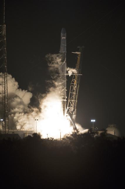 NASA image: SpaceX CRS-15 Liftoff