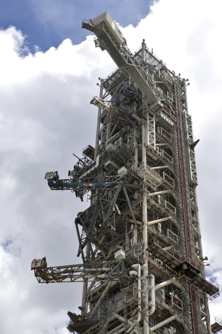 A swing test of the Orion crew access arm, topmost umbilical, is in progress on the mobile launcher at NASA's Kennedy Space Center in Florida, on Aug. 21, 2018. The crew access arm is located at about the 274-foot level on the mobile launcher tower. It will rotate from its retracted position and interface with the Orion crew hatch location to provide entry to the Orion crew module. Exploration Ground Systems extended all of the launch umbilicals on the ML tower to test their functionality before the mobile launcher, atop crawler-transporter 2, is moved to Launch Pad 39B and the Vehicle Assembly Building.