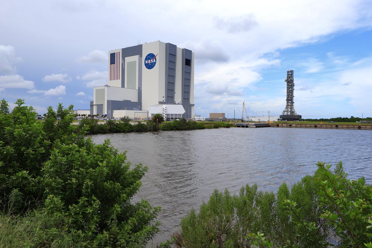 NASA's crawler-transporter 2 (CT-2) with the mobile launcher (ML) atop begins its trek along the crawlerway to Launch Pad 39B on Aug. 30, 2018, at the agency's Kennedy Space Center in Florida. At left is the iconic Vehicle Assembly Building. CT-2 will move the ML up to the surface of the pad where it will undergo a fit check, followed by several days of systems testing. The 380-foot-tall mobile launcher is equipped with the crew access arm and several umbilicals that will provide power, environmental control, pneumatics, communication and electrical connections to NASA's Space Launch System (SLS) and Orion spacecraft. Exploration Ground Systems is preparing the ground systems necessary to launch SLS and Orion on Exploration Mission-1, missions to the Moon and on to Mars.