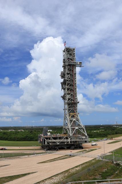 NASA image: Mobile Laucher Moves Toward EM-1 - Trek to  Launch Complex 39B