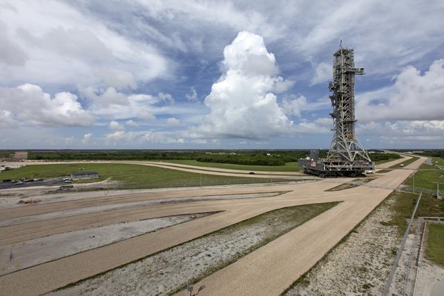 NASA image: Mobile Laucher Moves Toward EM-1 - Trek to  Launch Complex 39B