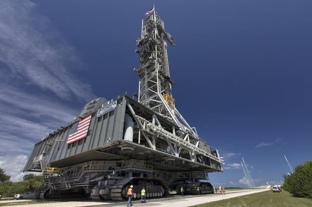 NASA image: Mobile Laucher Moves Toward EM-1 - Trek to  Launch Complex 39B