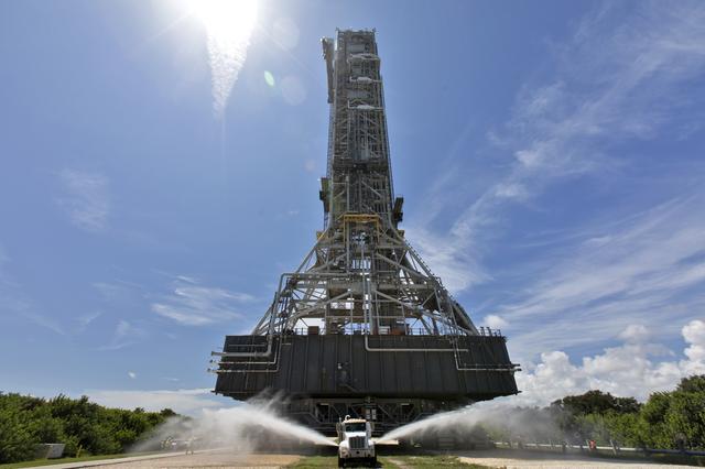 NASA image: Mobile Laucher Moves Toward EM-1 - Trek to  Launch Complex 39B