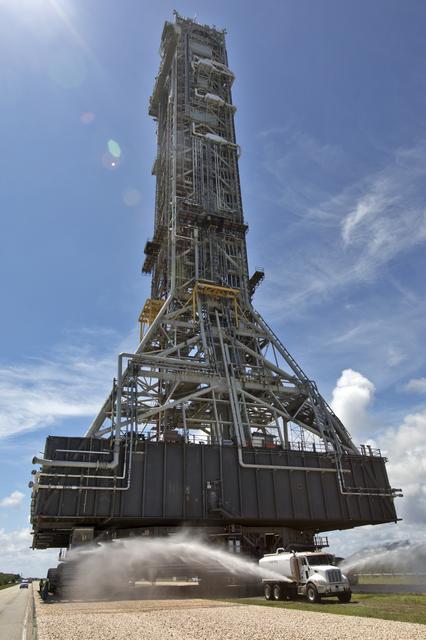 NASA image: Mobile Laucher Moves Toward EM-1 - Trek to  Launch Complex 39B
