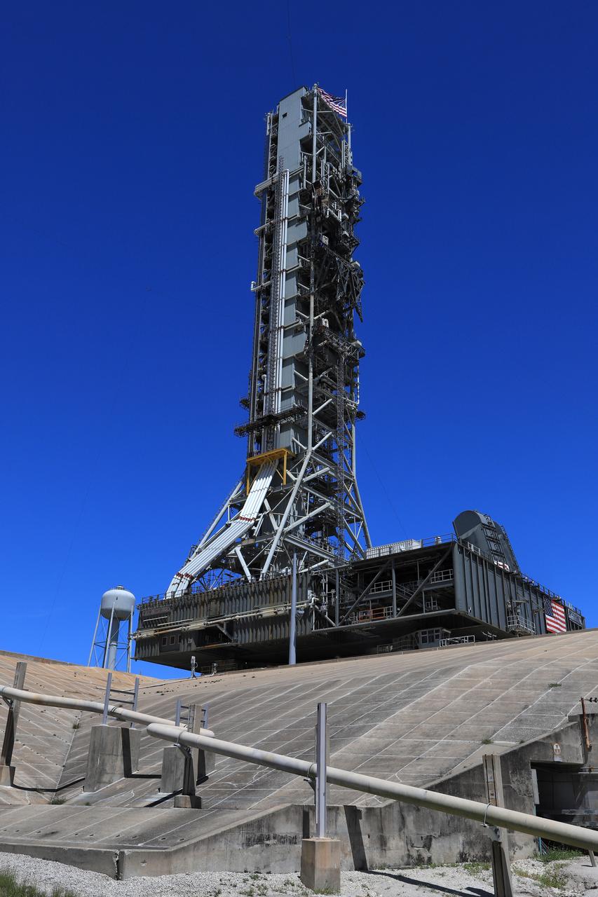 NASA's mobile launcher (ML) atop crawler-transporter 2 arrives at the top of Launch Pad 39B on Aug. 31, 2018, at the agency's Kennedy Space Center in Florida. The ML will undergo a fit check, followed by several days of systems testing. The 380-foot-tall mobile launcher is equipped with the crew access arm and several umbilicals that will provide power, environmental control, pneumatics, communication and electrical connections to NASA's Space Launch System (SLS) and Orion spacecraft. Exploration Ground Systems is preparing the ground systems necessary to launch SLS and Orion on Exploration Mission-1, missions to the Moon and on to Mars. 