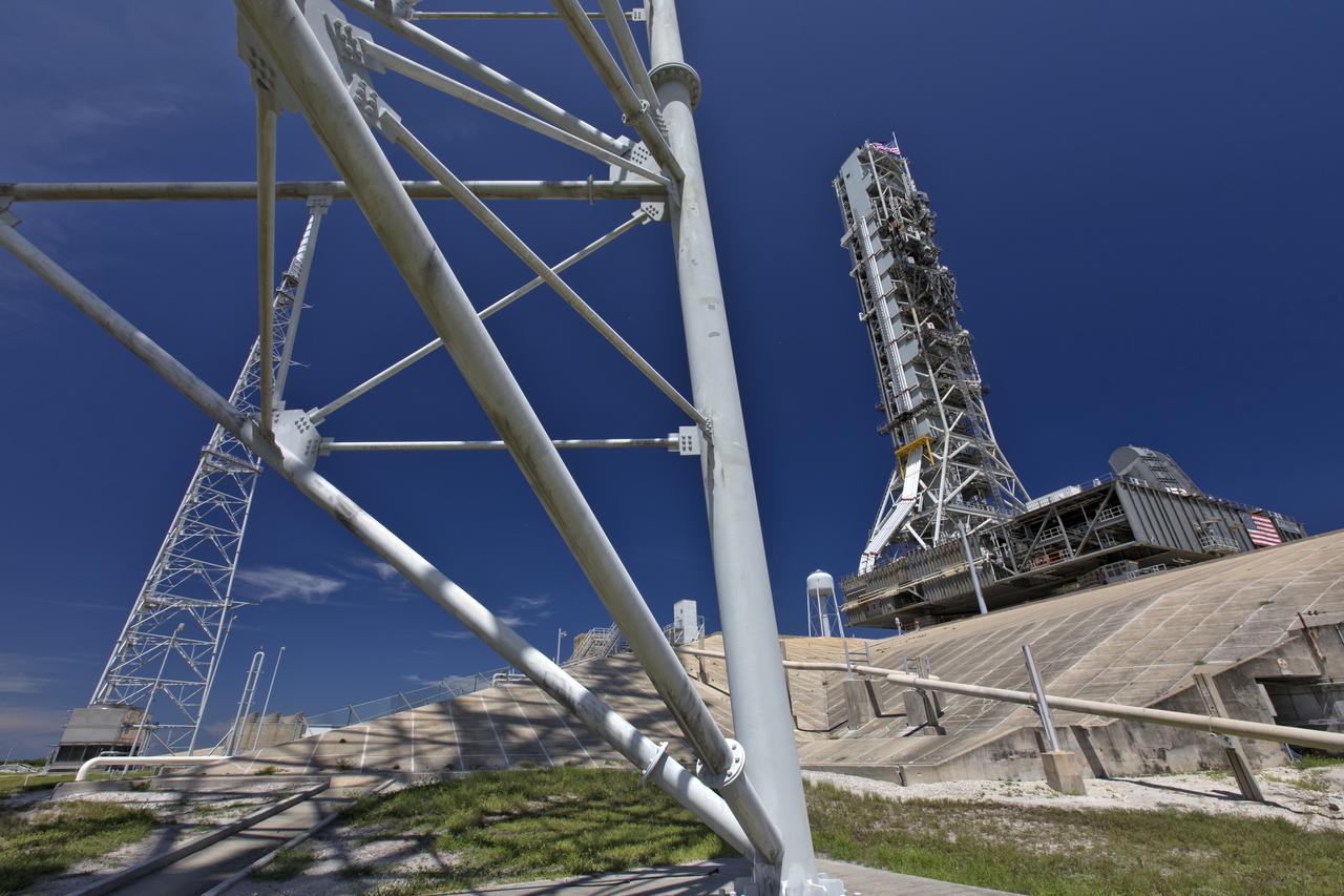 NASA's mobile launcher (ML) atop crawler-transporter 2 arrives at the top of Launch Pad 39B on Aug. 31, 2018, at the agency's Kennedy Space Center in Florida. The ML will undergo a fit check, followed by several days of systems testing. The 380-foot-tall mobile launcher is equipped with the crew access arm and several umbilicals that will provide power, environmental control, pneumatics, communication and electrical connections to NASA's Space Launch System (SLS) and Orion spacecraft. Exploration Ground Systems is preparing the ground systems necessary to launch SLS and Orion on Exploration Mission-1, missions to the Moon and on to Mars.