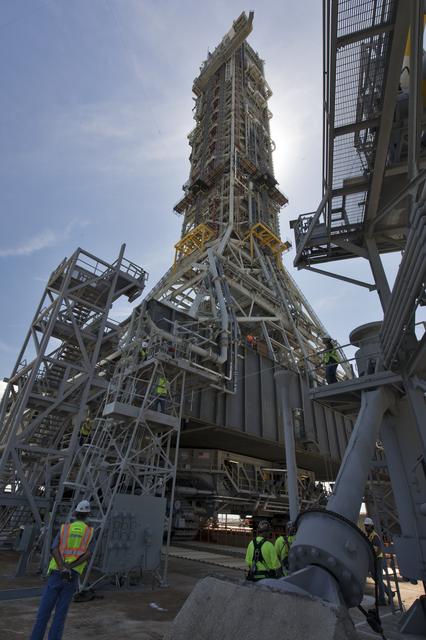 NASA image: Mobile Laucher Moves Toward EM-1 - Trek to  Launch Complex 39B