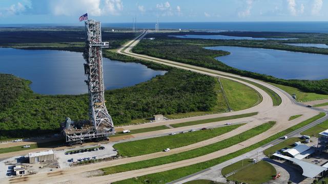 NASA image: Mobile Launcher Moves Toward EM-1 - Trek to Launch Complex 39B