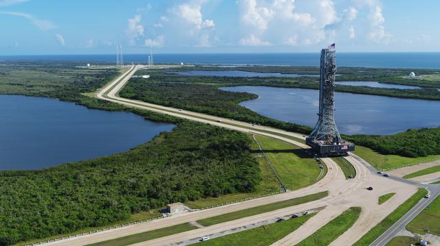 NASA image: Mobile Launcher Moves Toward EM-1 - Trek to Launch Complex 39B
