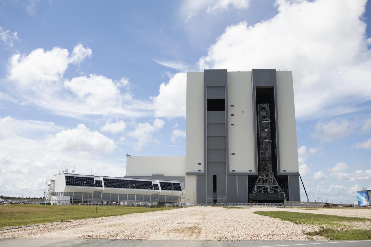 NASA's mobile launcher is inside High Bay 3 at the Vehicle Assembly Building (VAB) on Sept. 11, 2018, at NASA's Kennedy Space Center in Florida. The mobile launcher departed Launch Pad 39B after several days of testing with the pad. This is the first time that the modified mobile launcher made the trip to the pad and the VAB. The mobile launcher will spend seven months in the VAB undergoing testing. The 380-foot-tall structure is equipped with the crew access arm and several umbilicals that will provide power, environmental control, pneumatics, communication and electrical connections to the agency's Space Launch System and Orion spacecraft. Exploration Ground Systems is preparing the ground systems necessary to launch SLS and Orion on Exploration Mission-1, missions to the Moon and on to Mars.