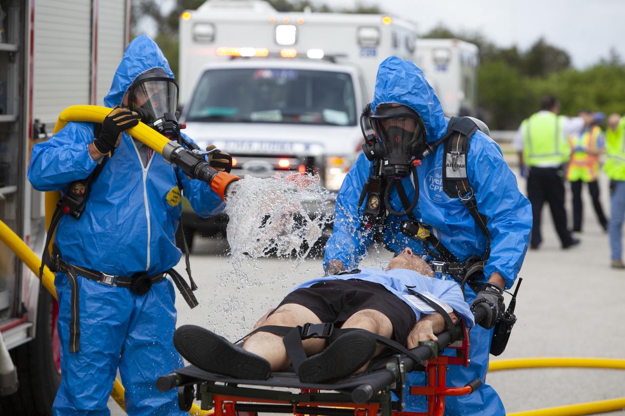 Teams from NASA, the Department of Defense Human Space Flight Support and SpaceX conduct a joint medical triage and medical evacuation (medevac) training exercise at NASA’s Kennedy Space Center in Florida. It was the second of two emergency medical services simulations performed before commercial crew flight tests, which are scheduled for 2019. As NASA’s Commercial Crew Program prepares to begin launching astronauts once again from American soil, teams are sharpening their launch day operations procedures, including responses during the unlikely event of an emergency.