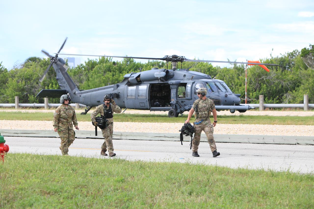 Teams from NASA, the Department of Defense Human Space Flight Support and SpaceX conduct a joint medical triage and medical evacuation (medevac) training exercise at NASA’s Kennedy Space Center in Florida. It was the second of two emergency medical services simulations performed before commercial crew flight tests, which are scheduled for 2019. As NASA’s Commercial Crew Program prepares to begin launching astronauts once again from American soil, teams are sharpening their launch day operations procedures, including responses during the unlikely event of an emergency.