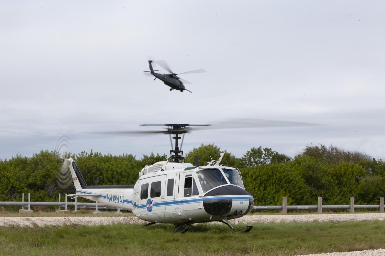 Teams from NASA, the Department of Defense Human Space Flight Support and SpaceX conduct a joint medical triage and medical evacuation (medevac) training exercise at NASA’s Kennedy Space Center in Florida. It was the second of two emergency medical services simulations performed before commercial crew flight tests, which are scheduled for 2019. As NASA’s Commercial Crew Program prepares to begin launching astronauts once again from American soil, teams are sharpening their launch day operations procedures, including responses during the unlikely event of an emergency.
