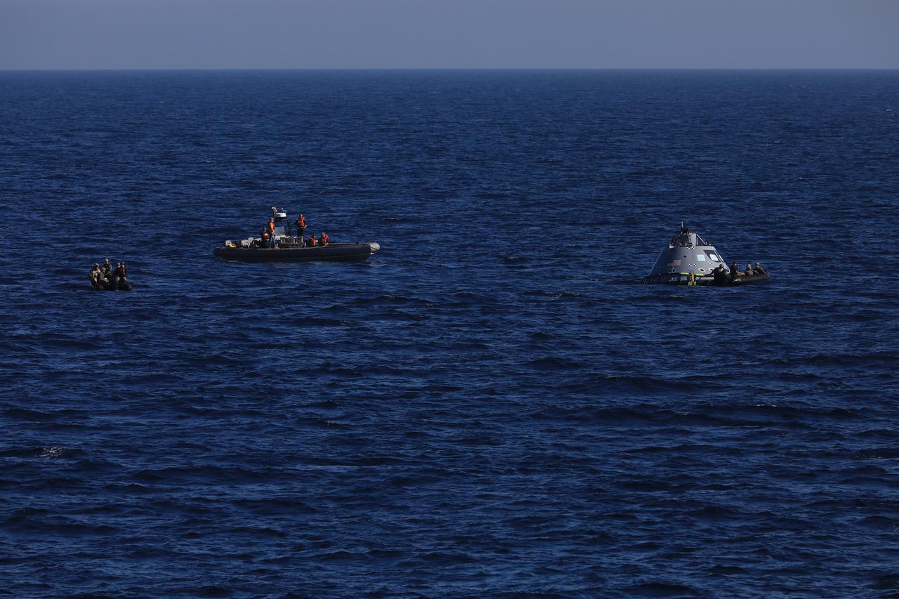During Underway Recovery Test-7 (URT-7), U.S. Navy divers approach a test version of the Orion capsule to practice securing it for recovery into the well deck of an amphibious assault ship on Oct. 31, 2018 in the Pacific Ocean. The Exploration Ground Systems recovery team and the U.S. Navy work together to verify and validate procedures and hardware that will be used to recover the Orion spacecraft after it splashes down in the Pacific Ocean following deep space exploration missions. Orion will have emergency abort capability, sustain the crew during space travel and provide safe re-entry from deep space return velocities.