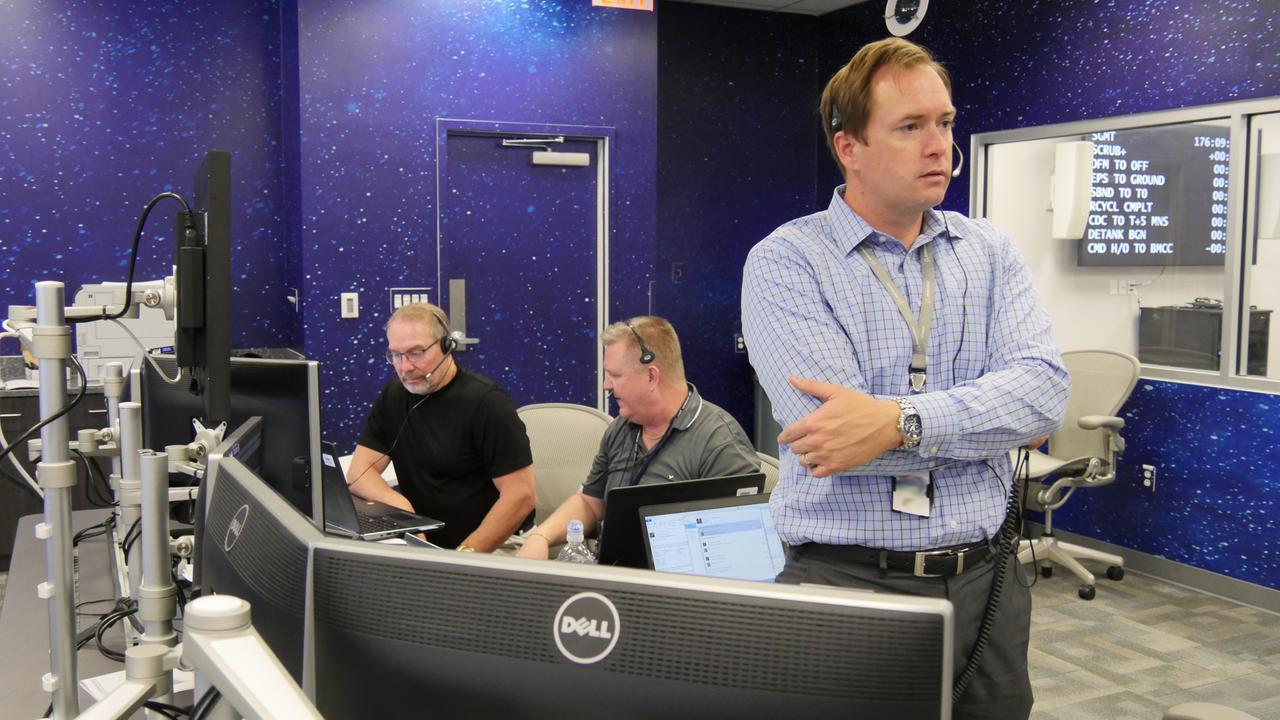 Inside the Boeing Mission Control Center at Kennedy Space Center, Fla., launch control teams for the CST-100 Starliner rehearse a fully integrated prelaunch simulation of the spacecraft’s upcoming Orbital Flight Test. Boeing Spacecraft Launch Conductor Louis Atchison speaks on console to the Mission Management Team as the countdown in the launch simulation progresses.