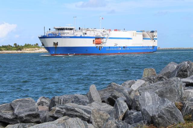 NASA image: Boeing & ULA's Atlas V Hardware LVA and Aeroskirt Arrives at CCA