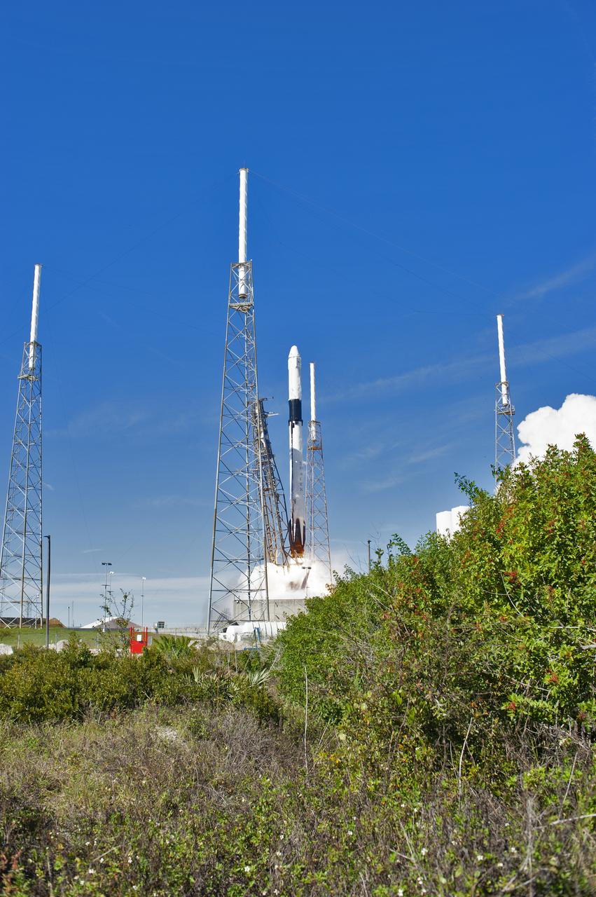 The two-stage Falcon 9 launch vehicle lifts off Space Launch Complex 40 at Cape Canaveral Air Force Station carrying the SpaceX’s Dragon resupply spacecraft to the International Space Station. Liftoff was at 1:16 p.m. EST, Dec. 5, 2018. On its 16th commercial resupply services mission to the space station, Dragon will deliver several science investigations to the space station, including the Global Ecosystem Dynamics Investigation lidar (GEDI). GEDI will provide high-quality laser ranging observations of the Earth’s forests and topography required to advance the understanding of important carbon and water cycling processes, biodiversity and habitat.