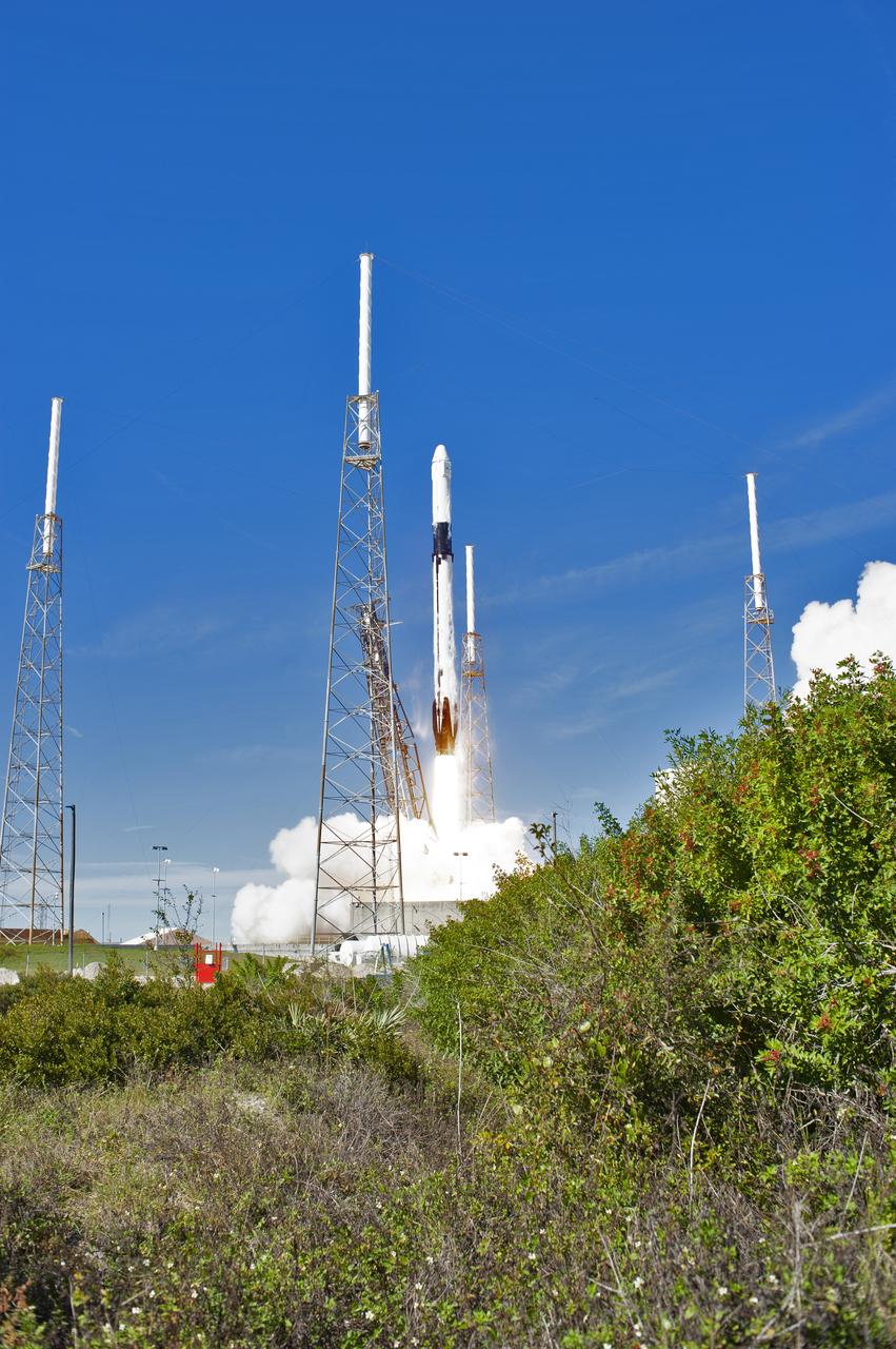 The two-stage Falcon 9 launch vehicle lifts off Space Launch Complex 40 at Cape Canaveral Air Force Station carrying the SpaceX’s Dragon resupply spacecraft to the International Space Station. Liftoff was at 1:16 p.m. EST, Dec. 5, 2018. On its 16th commercial resupply services mission to the space station, Dragon will deliver several science investigations to the space station, including the Global Ecosystem Dynamics Investigation lidar (GEDI). GEDI will provide high-quality laser ranging observations of the Earth’s forests and topography required to advance the understanding of important carbon and water cycling processes, biodiversity and habitat.