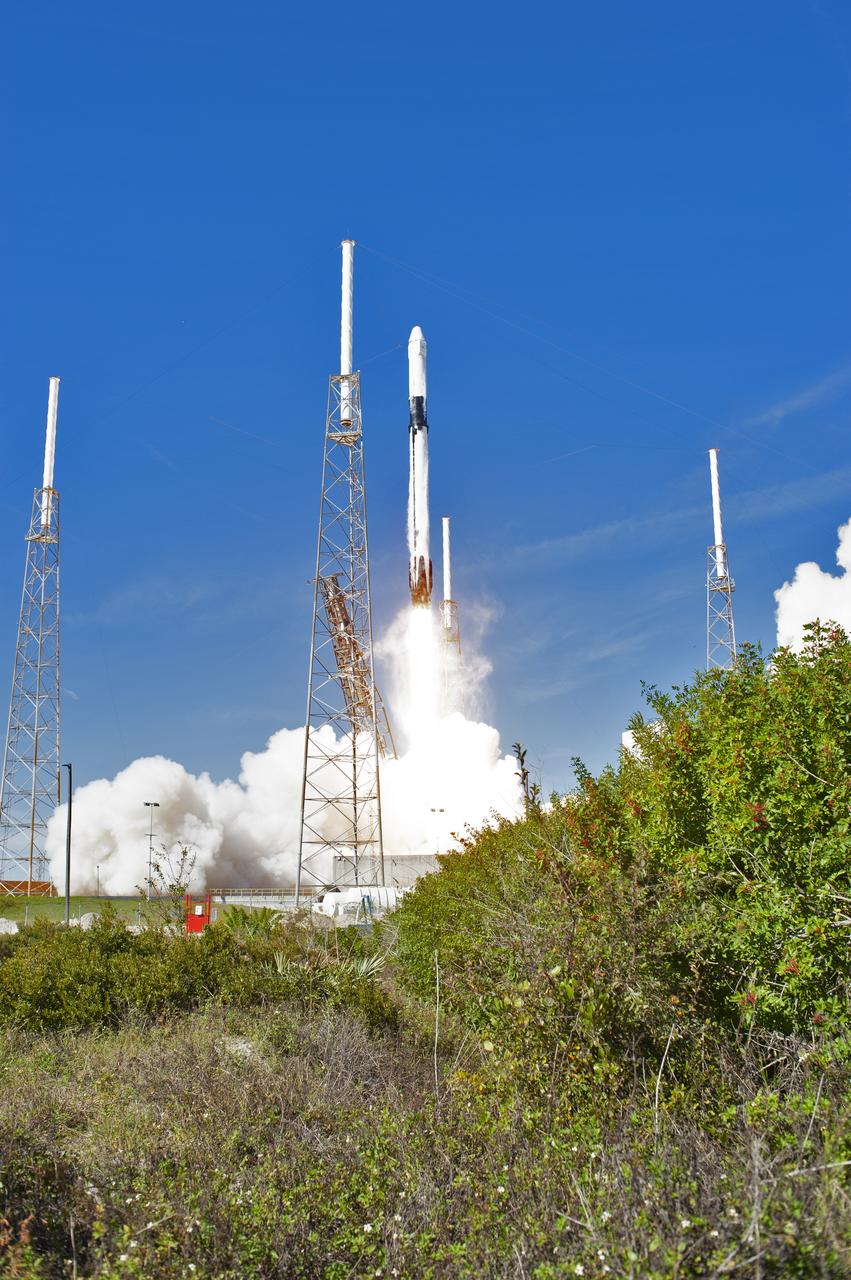The two-stage Falcon 9 launch vehicle lifts off Space Launch Complex 40 at Cape Canaveral Air Force Station carrying the SpaceX’s Dragon resupply spacecraft to the International Space Station. Liftoff was at 1:16 p.m. EST, Dec. 5, 2018. On its 16th commercial resupply services mission to the space station, Dragon will deliver several science investigations to the space station, including the Global Ecosystem Dynamics Investigation lidar (GEDI). GEDI will provide high-quality laser ranging observations of the Earth’s forests and topography required to advance the understanding of important carbon and water cycling processes, biodiversity and habitat.