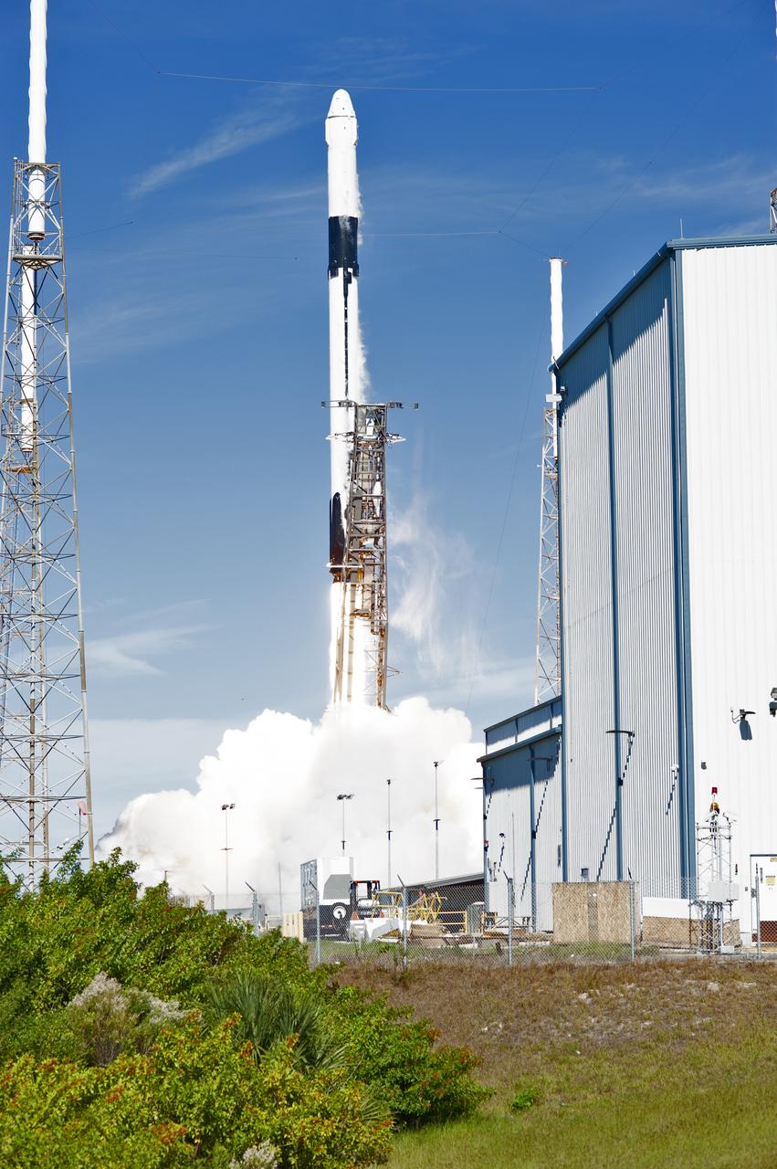 The two-stage Falcon 9 launch vehicle lifts off Space Launch Complex 40 at Cape Canaveral Air Force Station carrying the SpaceX’s Dragon resupply spacecraft to the International Space Station. Liftoff was at 1:16 p.m. EST, Dec. 5, 2018. On its 16th commercial resupply services mission to the space station, Dragon will deliver several science investigations to the space station, including the Global Ecosystem Dynamics Investigation lidar (GEDI). GEDI will provide high-quality laser ranging observations of the Earth’s forests and topography required to advance the understanding of important carbon and water cycling processes, biodiversity and habitat.