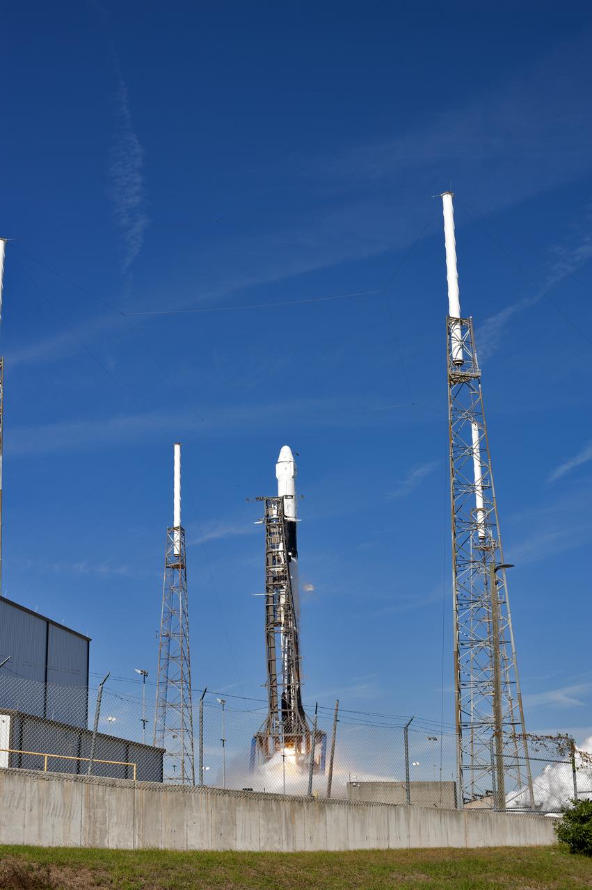 The two-stage Falcon 9 launch vehicle lifts off Space Launch Complex 40 at Cape Canaveral Air Force Station carrying the SpaceX’s Dragon resupply spacecraft to the International Space Station. Liftoff was at 1:16 p.m. EST, Dec. 5, 2018. On its 16th commercial resupply services mission to the space station, Dragon will deliver several science investigations to the space station, including the Global Ecosystem Dynamics Investigation lidar (GEDI). GEDI will provide high-quality laser ranging observations of the Earth’s forests and topography required to advance the understanding of important carbon and water cycling processes, biodiversity and habitat.