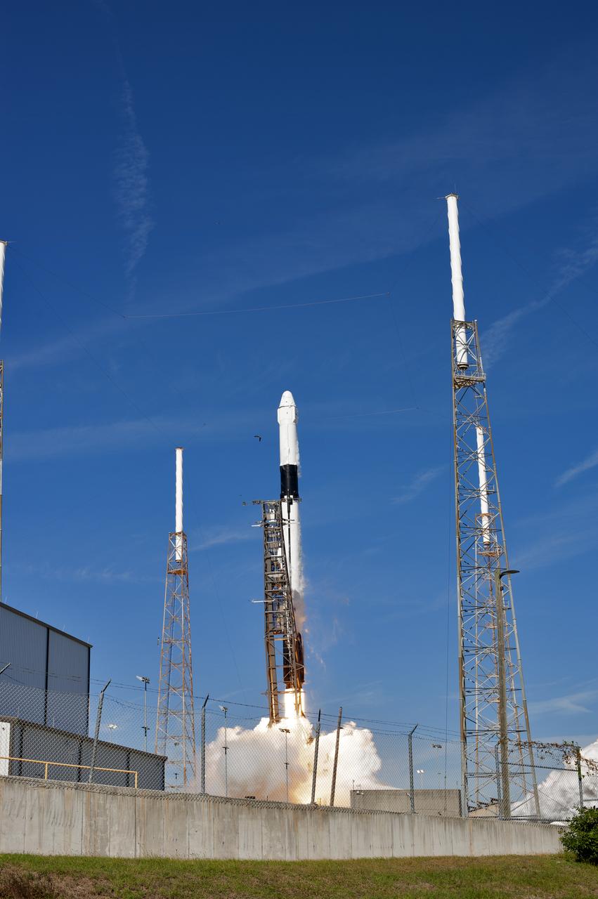 The two-stage Falcon 9 launch vehicle lifts off Space Launch Complex 40 at Cape Canaveral Air Force Station carrying the SpaceX’s Dragon resupply spacecraft to the International Space Station. Liftoff was at 1:16 p.m. EST, Dec. 5, 2018. On its 16th commercial resupply services mission to the space station, Dragon will deliver several science investigations to the space station, including the Global Ecosystem Dynamics Investigation lidar (GEDI). GEDI will provide high-quality laser ranging observations of the Earth’s forests and topography required to advance the understanding of important carbon and water cycling processes, biodiversity and habitat.