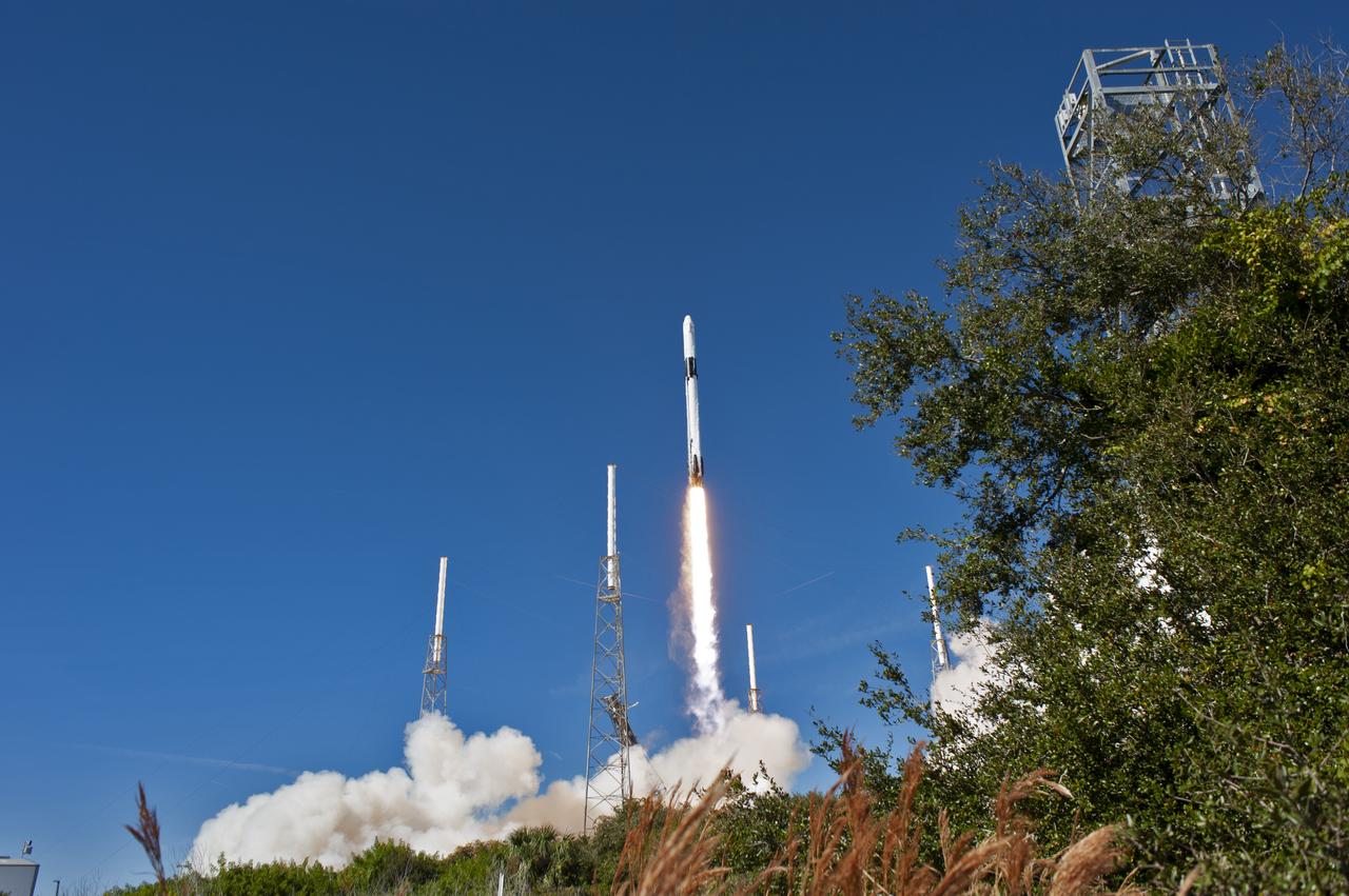 The two-stage Falcon 9 launch vehicle lifts off Space Launch Complex 40 at Cape Canaveral Air Force Station carrying the SpaceX’s Dragon resupply spacecraft to the International Space Station. Liftoff was at 1:16 p.m. EST, Dec. 5, 2018. On its 16th commercial resupply services mission to the space station, Dragon will deliver several science investigations to the space station, including the Global Ecosystem Dynamics Investigation lidar (GEDI). GEDI will provide high-quality laser ranging observations of the Earth’s forests and topography required to advance the understanding of important carbon and water cycling processes, biodiversity and habitat.