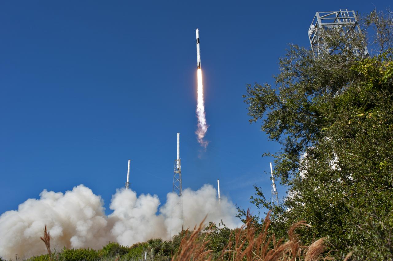 The two-stage Falcon 9 launch vehicle lifts off Space Launch Complex 40 at Cape Canaveral Air Force Station carrying the SpaceX’s Dragon resupply spacecraft to the International Space Station. Liftoff was at 1:16 p.m. EST, Dec. 5, 2018. On its 16th commercial resupply services mission to the space station, Dragon will deliver several science investigations to the space station, including the Global Ecosystem Dynamics Investigation lidar (GEDI). GEDI will provide high-quality laser ranging observations of the Earth’s forests and topography required to advance the understanding of important carbon and water cycling processes, biodiversity and habitat.