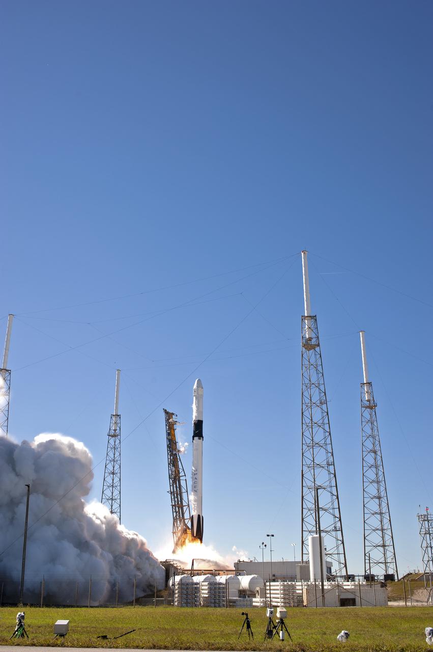 The two-stage Falcon 9 launch vehicle lifts off Space Launch Complex 40 at Cape Canaveral Air Force Station carrying the SpaceX’s Dragon resupply spacecraft to the International Space Station. Liftoff was at 1:16 p.m. EST, Dec. 5, 2018. On its 16th commercial resupply services mission to the space station, Dragon will deliver several science investigations to the space station, including the Global Ecosystem Dynamics Investigation lidar (GEDI). GEDI will provide high-quality laser ranging observations of the Earth’s forests and topography required to advance the understanding of important carbon and water cycling processes, biodiversity and habitat.