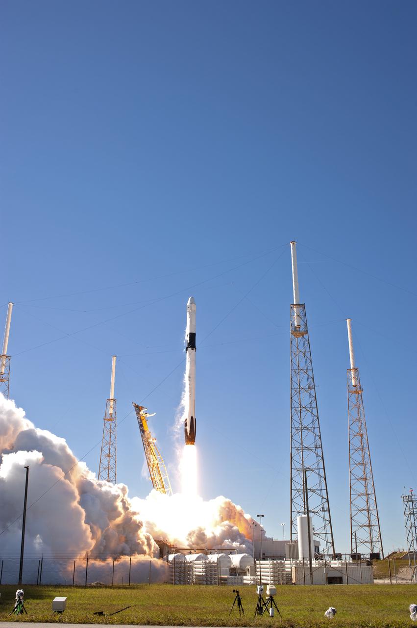 The two-stage Falcon 9 launch vehicle lifts off Space Launch Complex 40 at Cape Canaveral Air Force Station carrying the SpaceX’s Dragon resupply spacecraft to the International Space Station. Liftoff was at 1:16 p.m. EST, Dec. 5, 2018. On its 16th commercial resupply services mission to the space station, Dragon will deliver several science investigations to the space station, including the Global Ecosystem Dynamics Investigation lidar (GEDI). GEDI will provide high-quality laser ranging observations of the Earth’s forests and topography required to advance the understanding of important carbon and water cycling processes, biodiversity and habitat.