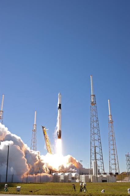 NASA image: SpaceX CRS-16 Liftoff 