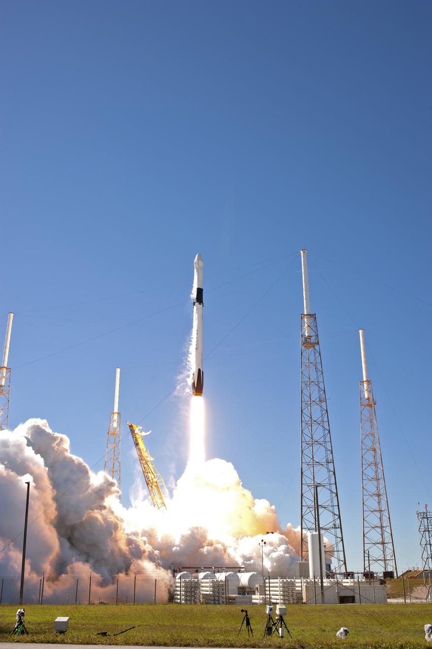 The two-stage Falcon 9 launch vehicle lifts off Space Launch Complex 40 at Cape Canaveral Air Force Station carrying the SpaceX’s Dragon resupply spacecraft to the International Space Station. Liftoff was at 1:16 p.m. EST, Dec. 5, 2018. On its 16th commercial resupply services mission to the space station, Dragon will deliver several science investigations to the space station, including the Global Ecosystem Dynamics Investigation lidar (GEDI). GEDI will provide high-quality laser ranging observations of the Earth’s forests and topography required to advance the understanding of important carbon and water cycling processes, biodiversity and habitat.