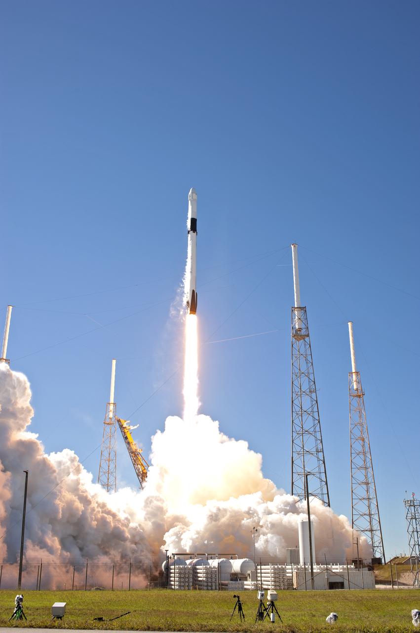 The two-stage Falcon 9 launch vehicle lifts off Space Launch Complex 40 at Cape Canaveral Air Force Station carrying the SpaceX’s Dragon resupply spacecraft to the International Space Station. Liftoff was at 1:16 p.m. EST, Dec. 5, 2018. On its 16th commercial resupply services mission to the space station, Dragon will deliver several science investigations to the space station, including the Global Ecosystem Dynamics Investigation lidar (GEDI). GEDI will provide high-quality laser ranging observations of the Earth’s forests and topography required to advance the understanding of important carbon and water cycling processes, biodiversity and habitat.