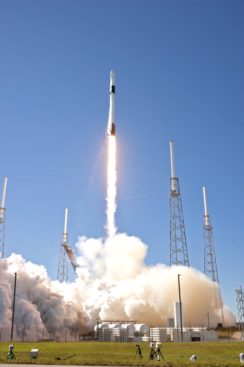 The two-stage Falcon 9 launch vehicle lifts off Space Launch Complex 40 at Cape Canaveral Air Force Station carrying the SpaceX’s Dragon resupply spacecraft to the International Space Station. Liftoff was at 1:16 p.m. EST, Dec. 5, 2018. On its 16th commercial resupply services mission to the space station, Dragon will deliver several science investigations to the space station, including the Global Ecosystem Dynamics Investigation lidar (GEDI). GEDI will provide high-quality laser ranging observations of the Earth’s forests and topography required to advance the understanding of important carbon and water cycling processes, biodiversity and habitat.