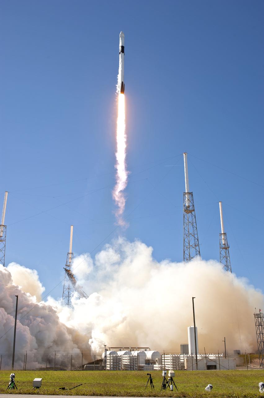 The two-stage Falcon 9 launch vehicle lifts off Space Launch Complex 40 at Cape Canaveral Air Force Station carrying the SpaceX’s Dragon resupply spacecraft to the International Space Station. Liftoff was at 1:16 p.m. EST, Dec. 5, 2018. On its 16th commercial resupply services mission to the space station, Dragon will deliver several science investigations to the space station, including the Global Ecosystem Dynamics Investigation lidar (GEDI). GEDI will provide high-quality laser ranging observations of the Earth’s forests and topography required to advance the understanding of important carbon and water cycling processes, biodiversity and habitat.