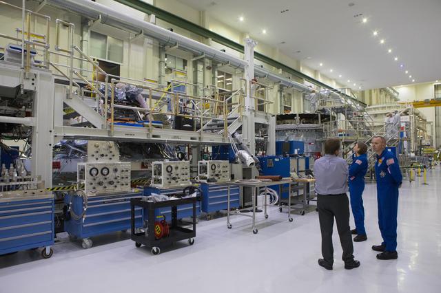 NASA image: Randy Bresnik and Kayla Barron in O&C and LASF