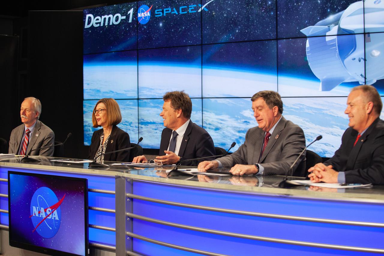 In Kennedy Space Center’s Press Site auditorium, agency and industry leaders speak to members of the media on Friday, Feb. 22, during the post-flight readiness review briefing for the SpaceX Demo-1 Commercial Crew Program (CCP) mission to the International Space Station. From left are: Josh Finch of NASA Communications; William Gerstenmaier, associate administrator, NASA Human Exploration and Operations; Kathy Lueders, manager, NASA Commercial Crew Program; Hans Koenigsmann, vice president, Build and Flight Reliability, SpaceX; Kirk Shireman, International Space Station Program manager; and Norm Knight, deputy director, NASA Johnson Space Center Flight Operations. The inaugural uncrewed flight of the SpaceX Crew Dragon, known as Demo-1, is targeted to lift off from Kennedy’s Launch Complex 39A on Saturday, March 2. EST. A SpaceX Falcon 9 rocket will launch the Crew Dragon on a mission designed to validate end-to-end systems and capabilities, leading to certification to fly crew.