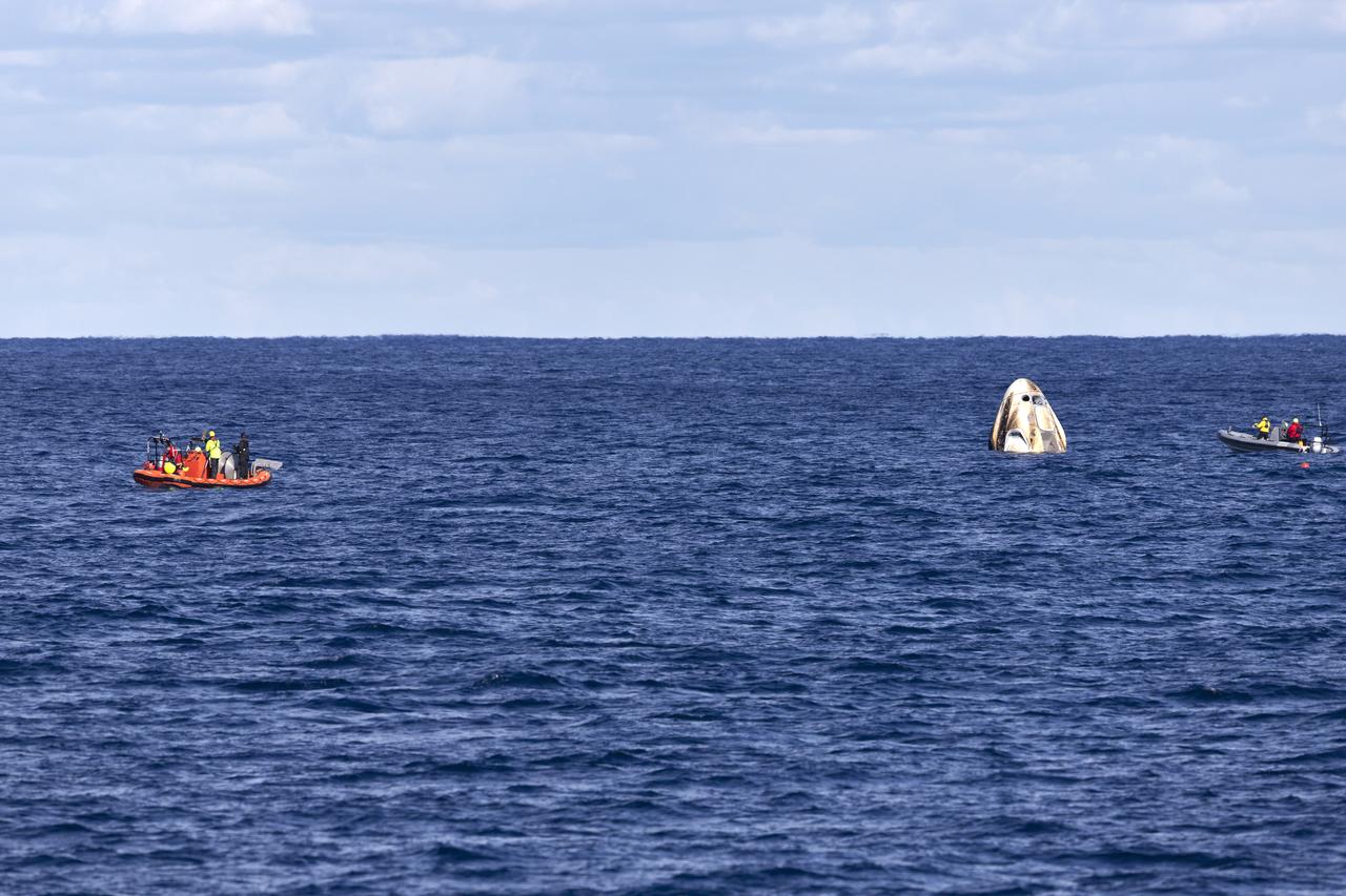 SpaceX’s Crew Dragon floats in the Atlantic Ocean, about 200 miles off Florida’s east coast, March 8, 2019, after returning from the International Space Station on the Demo-1 mission. The uncrewed spacecraft docked to the orbiting laboratory on March 3, following a 2:49 a.m. EST liftoff aboard a SpaceX Falcon 9 rocket from Launch Complex 39A at NASA’s Kennedy Space Center in Florida on March 2. The spacecraft undocked at 2:32 a.m., March 8, splashing down in the Atlantic Ocean at 8:45 a.m. SpaceX’s inaugural flight with NASA’s Commercial Crew Program is the first flight test of a space system designed for humans built and operated by a commercial company through a public-private partnership. NASA and SpaceX will use data from Demo-1 to further prepare for Demo-2, the crewed flight test that will carry NASA astronauts Bob Behnken and Doug Hurley to the International Space Station later this year.