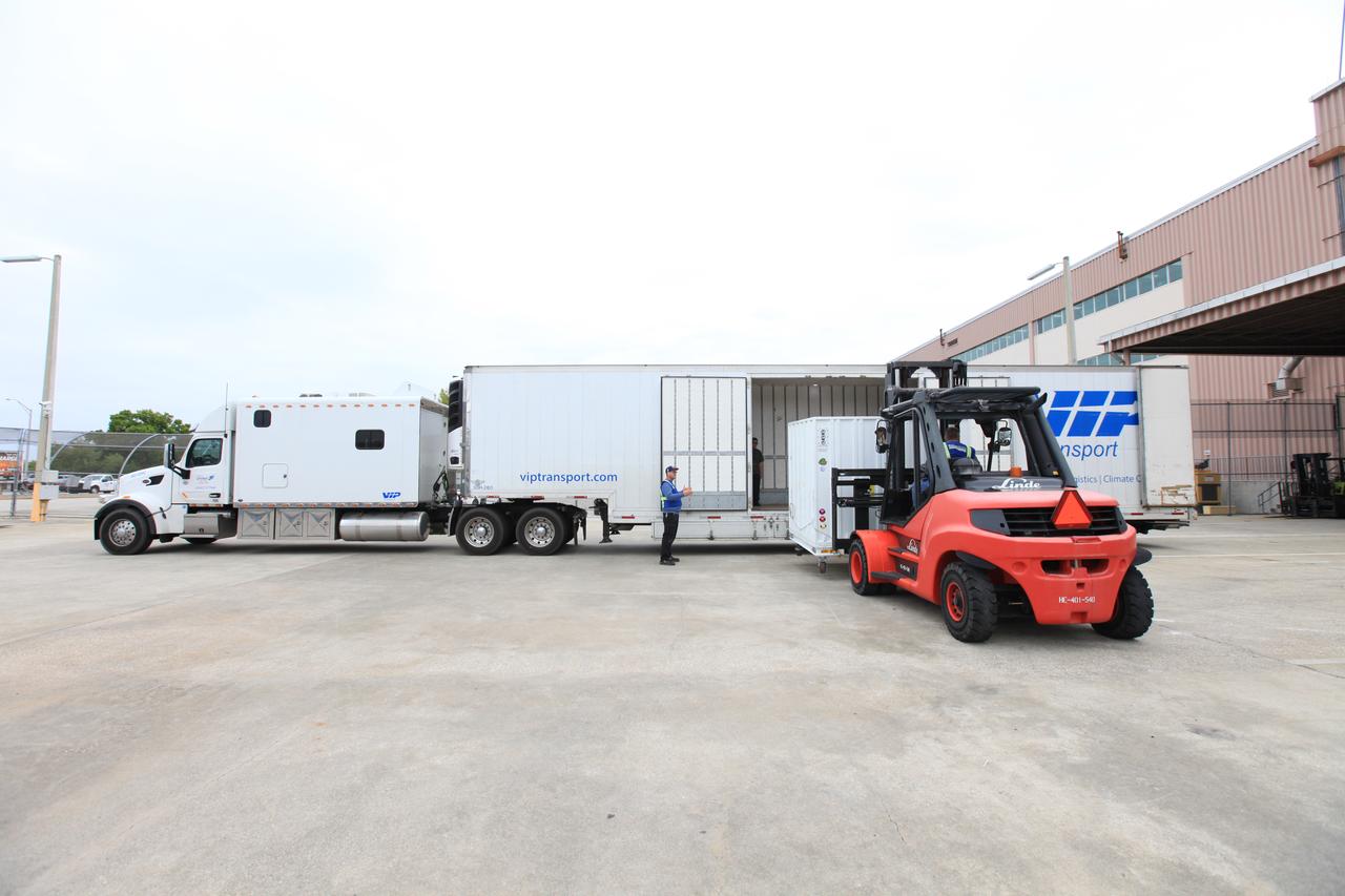A forklift moves the transportation container carrying NASA’s Orbiting Carbon Observatory 3, or OCO-3, payload to a truck for its move from the Space Station Processing Facility high bay at the agency’s Kennedy Space Center in Florida to the SpaceX facility on March 18, 2019. The OCO-3 payload will be stowed in the trunk of SpaceX’s Dragon spacecraft, where it will launch aboard a Falcon 9 rocket on the company’s 17th Commercial Resupply Services mission to the International Space Station. Launch is scheduled for April 25, 2019, from Launch Complex 40 at Cape Canaveral Air Force Station. Once the payload reaches the station, it will be removed from Dragon and robotically installed on the exterior of the orbiting laboratory’s Japanese Experiment Module Exposed Facility Unit, where it will measure and map carbon dioxide from space to provide further understanding of the relationship between carbon and climate. 