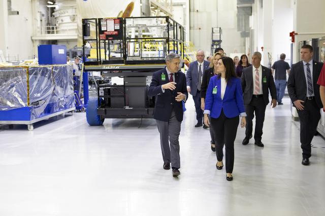 NASA image: Lieutenant Governor of Florida tours O&C with Center Director Bo
