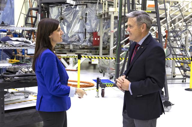 NASA image: Lieutenant Governor of Florida tours O&C with Center Director Bo