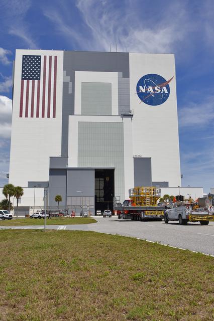 NASA image: Engine Vertical Installer Arrival