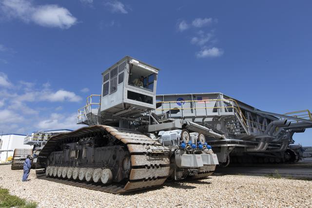 NASA image: Crawler Clears VAB's Highbay 2 for Commercial Partner