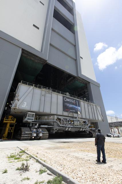 NASA image: Crawler Clears VAB's Highbay 2 for Commercial Partner