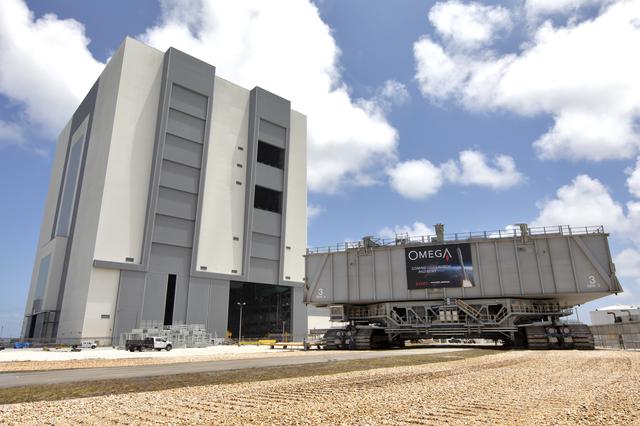 NASA image: Crawler Clears VAB's Highbay 2 for Commercial Partner