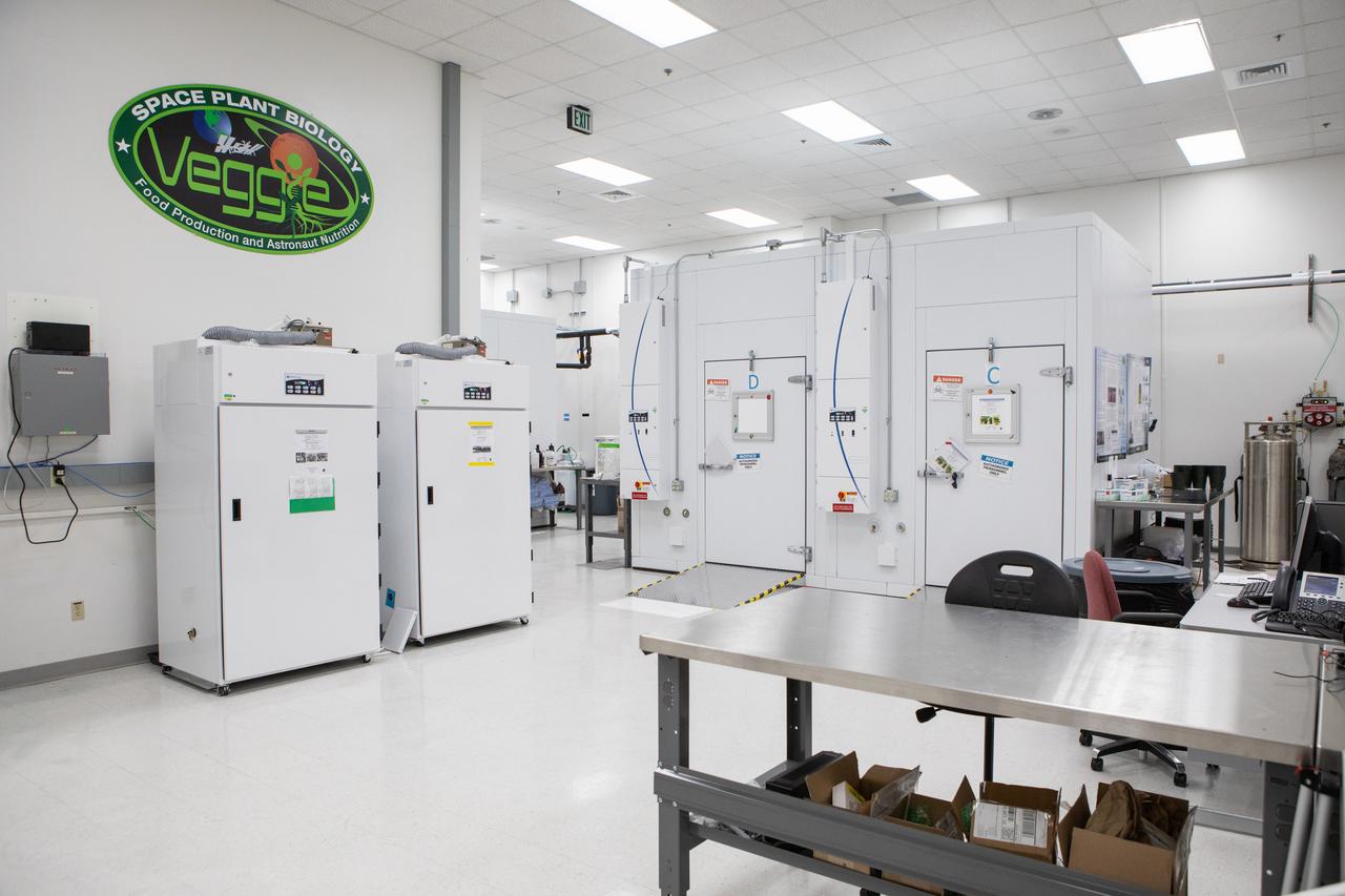 Experiment chambers are in view in the Veggie Laboratory inside the Space Station Processing Facility (SSPF) at NASA’s Kennedy Space Center in Florida, on May 16, 2019. The center is celebrating the SSPF’s 25th anniversary. The facility was built to process elements for the International Space Station. Now it is providing support for current and future NASA and commercial provider programs, including Commercial Resupply Services, Artemis 1, sending the first woman and next man to the Moon, and deep space destinations including Mars.