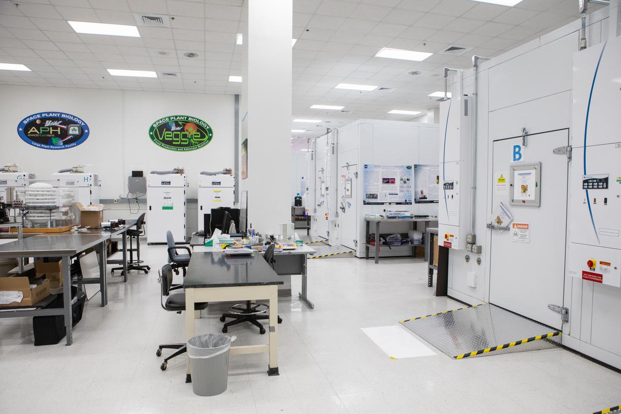 Ground unit experiment chambers for the Veggie plant growth system, at right, and the Advanced Plant Habitat, at left, are in view in a laboratory inside the Space Station Processing Facility (SSPF) at NASA’s Kennedy Space Center in Florida, on May 16, 2019. The center is celebrating the SSPF’s 25th anniversary. The facility was built to process elements for the International Space Station. Now it is providing support for current and future NASA and commercial provider programs, including Commercial Resupply Services, Artemis 1, sending the first woman and next man to the Moon, and deep space destinations including Mars. 