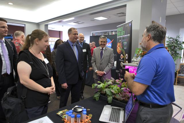 NASA image: NASA Adiminstrator Jim Bridenstine visits FIT
